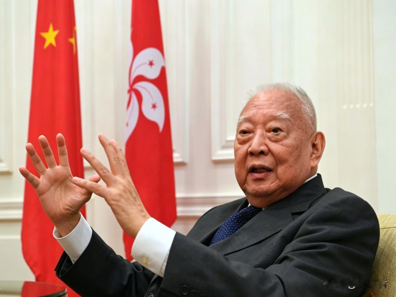 “既是同舟，在狮子山下且共济，抛弃区分求共对，放开彼此心中矛盾，理想一起去追”