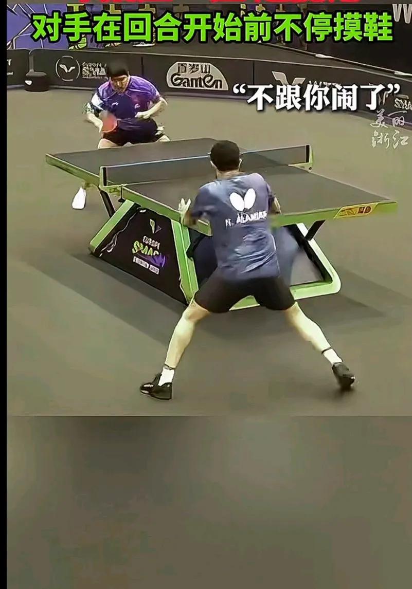 梁靖崑3-1战胜阿拉米安晋级32强，球拍不小心掉落，把裁判也吓了一跳
对手动作可