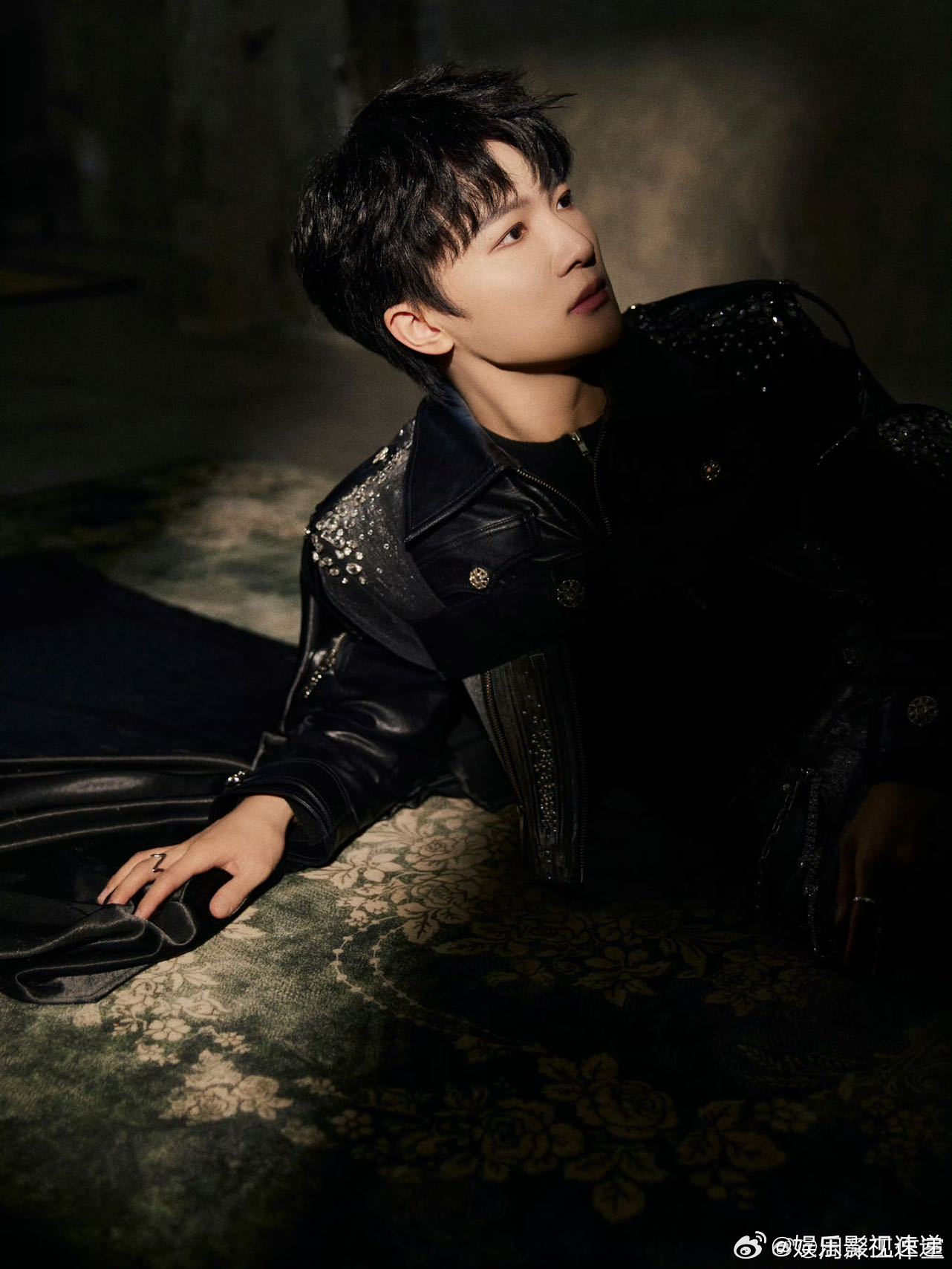 周深新歌禁止用于AI训练 新歌《月之纪》首发即标AI禁令，守护音乐版权与个人声线