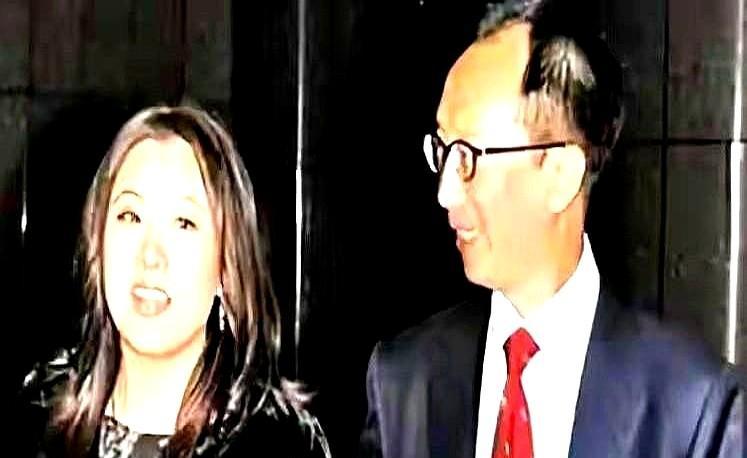 伏明霞和梁锦松，二十岁年龄差，没吵没闹，也没靠热搜活命。
每天早上一起跑步，一年