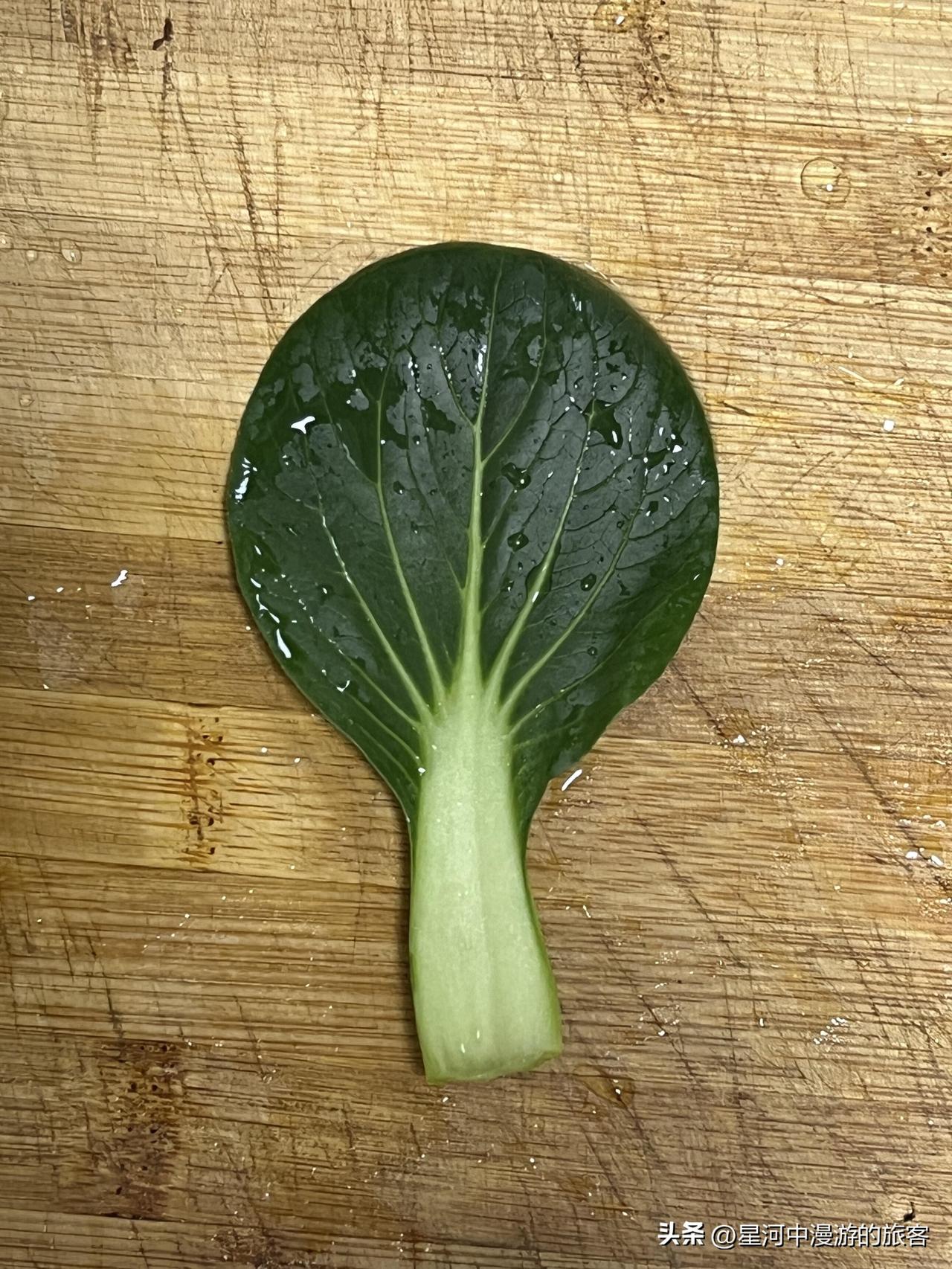 人这一辈子，最傻的就是两件事：
一是拼命省钱，亏待自己；
二是拼命硬扛，累垮身体