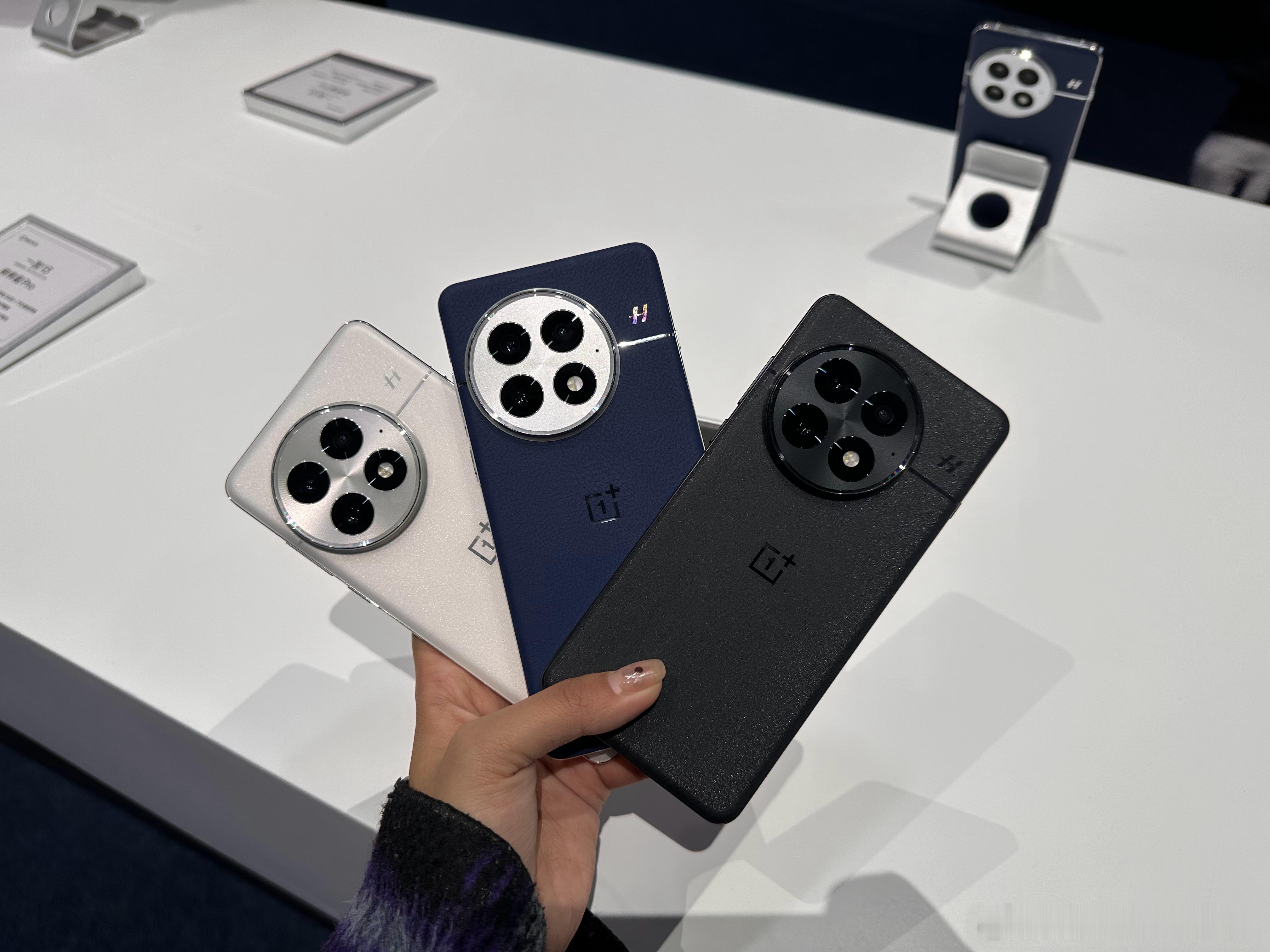 三个颜色已到手 猜猜我最喜欢哪个颜色[偷笑][偷笑]#一加13新品发布##一加1