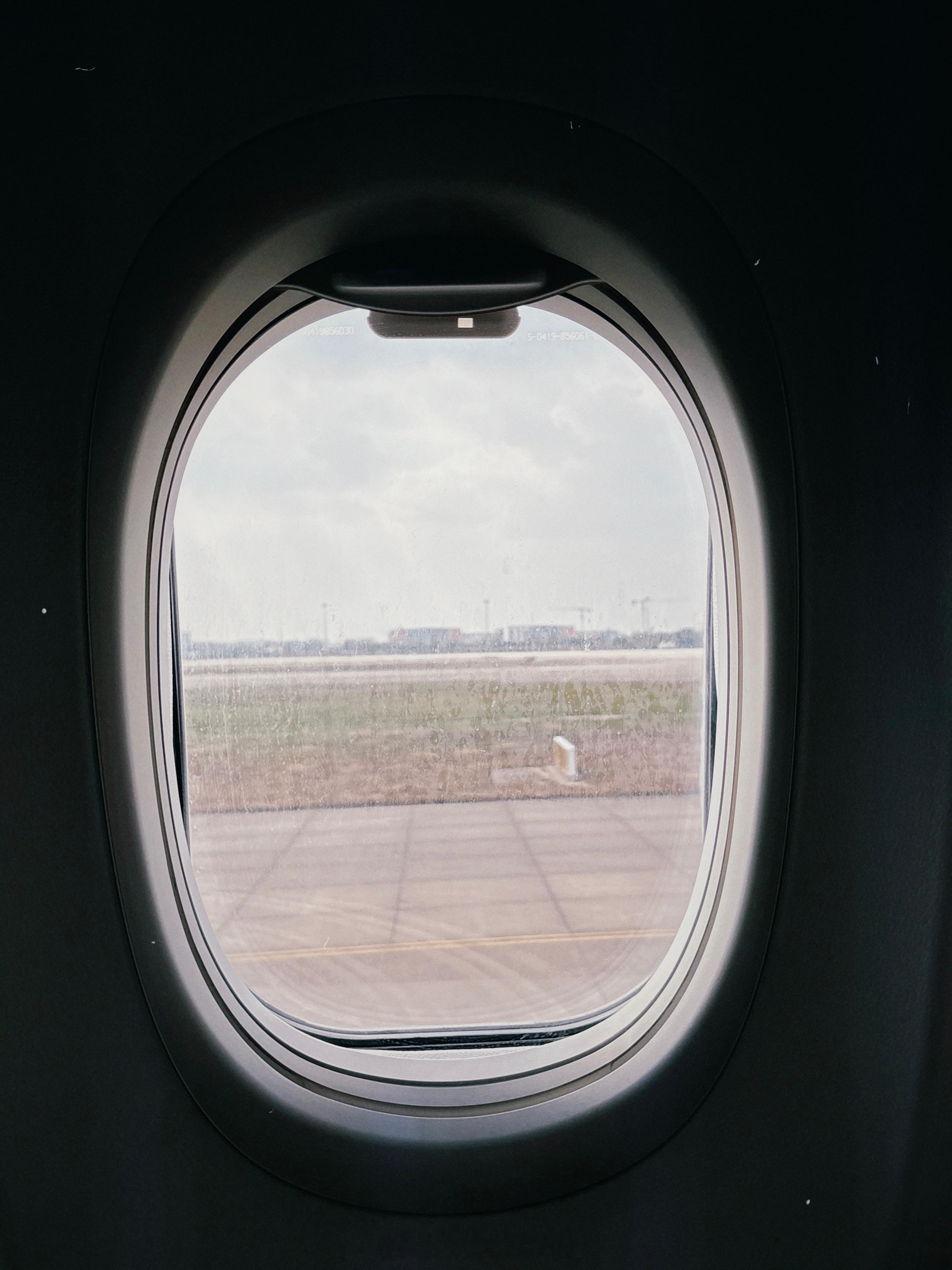 春秋航空开招已婚已育空嫂挺好的，至少以后机上有婴儿哭闹的话已育空嫂知道如何处理 