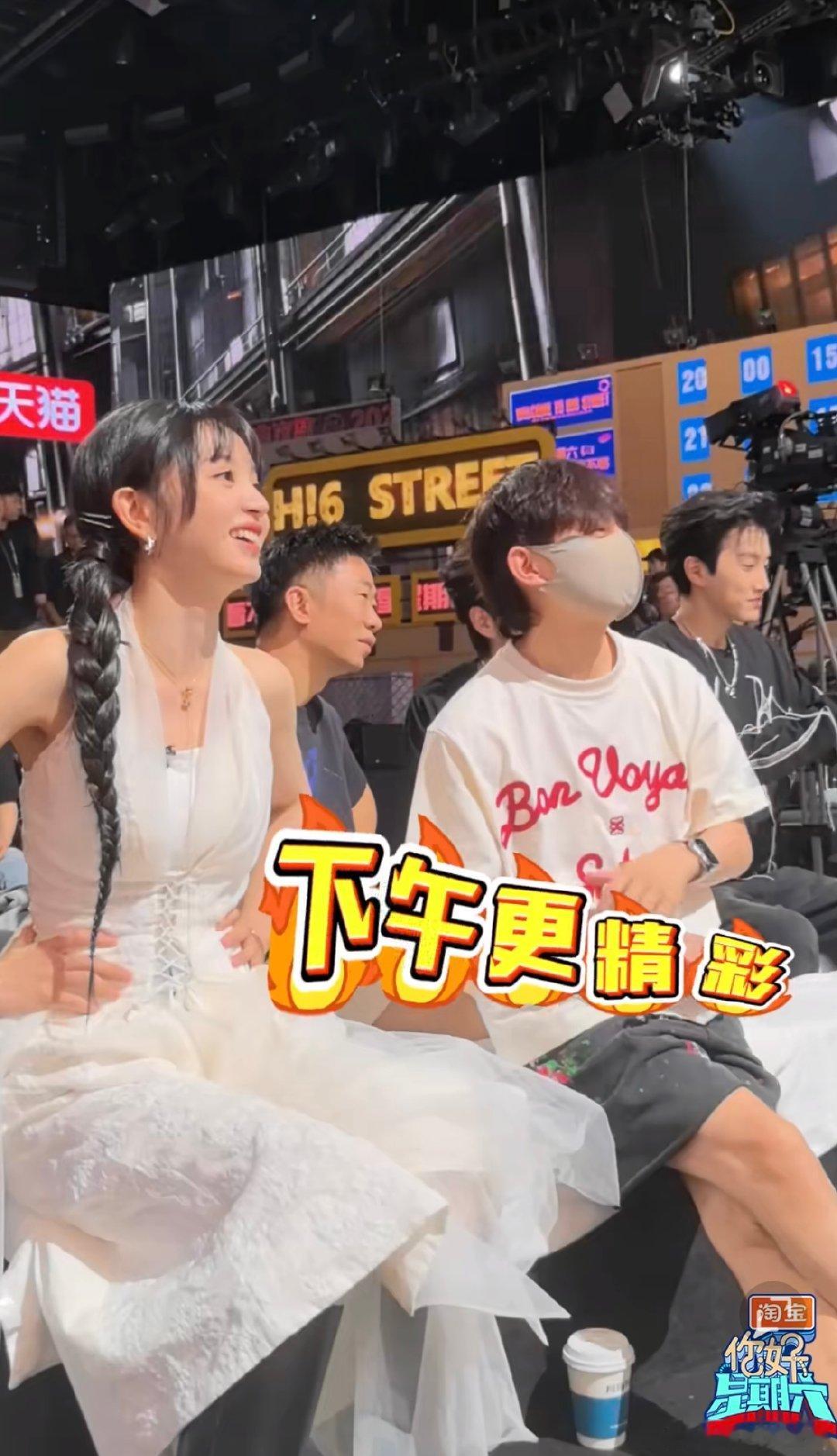 田曦薇[超话]  田曦薇被王鹤棣的手吓到  就王鹤棣那手，突然一伸，田曦薇没忍住
