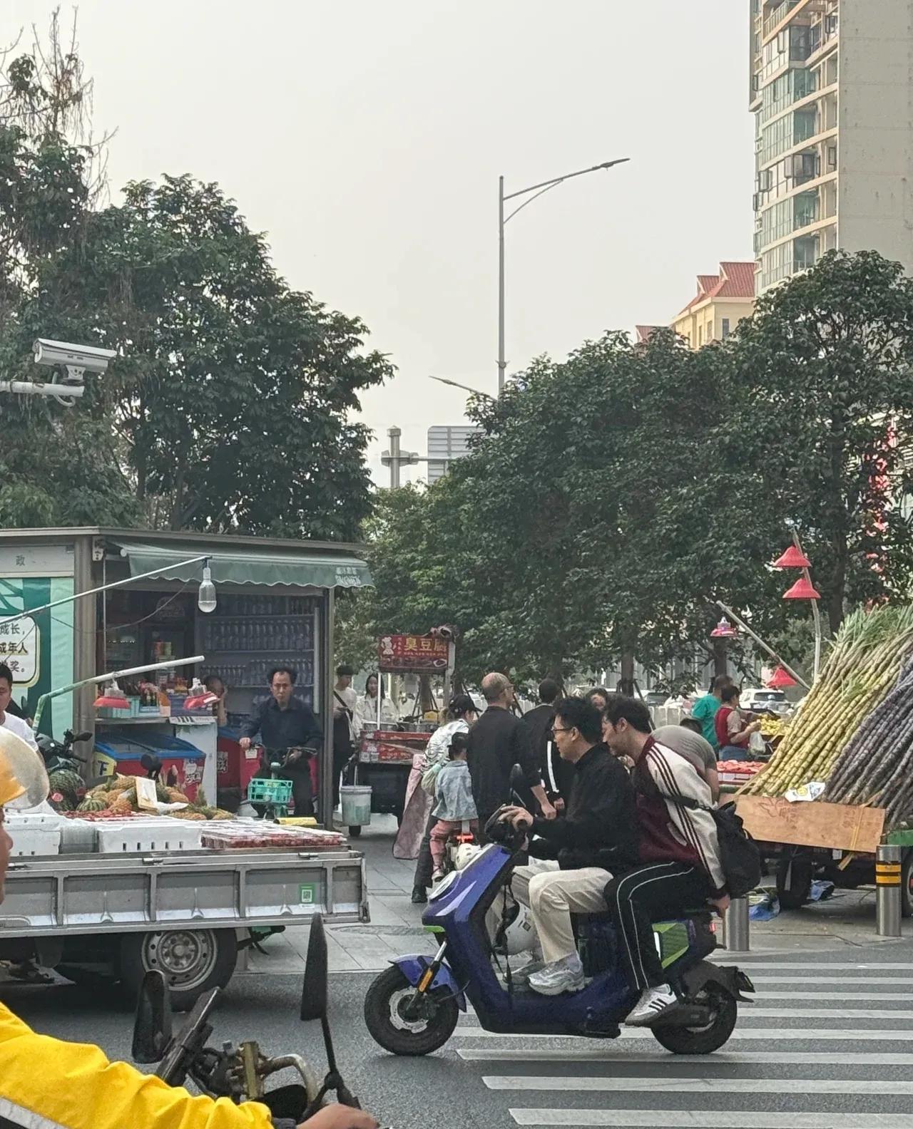 这是怎么了
我待的地方可是深圳最繁华，发展最好的地段
它的名字叫做南山
怎么变成