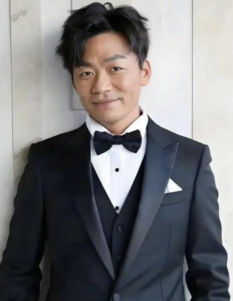 一次，郭德纲问王宝强：“听说你在少林寺练习过6年武术，那在现实中，你最多能打几个