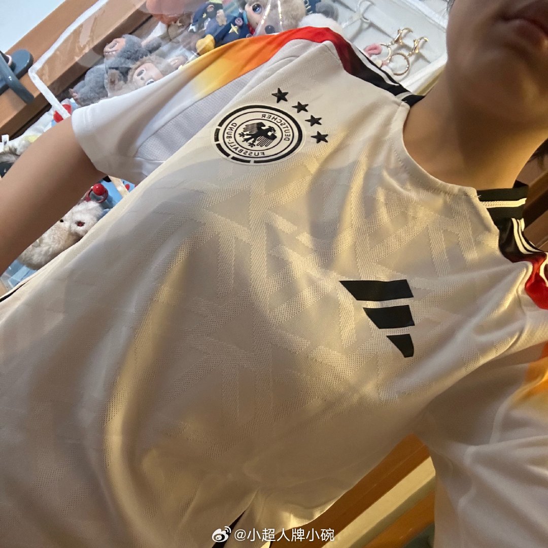 指望老德还得有些时日 连球衣都是🇩🇪区先买件24欧洲杯穿穿（真的很喜欢这件胜