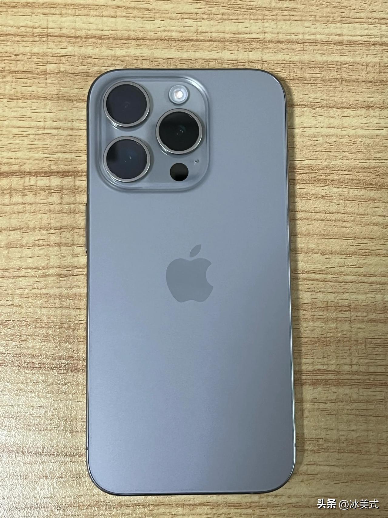 说出来不怕大家笑话：我觉得买二手手机是最香的
为啥呢？
以iPhone15Pro