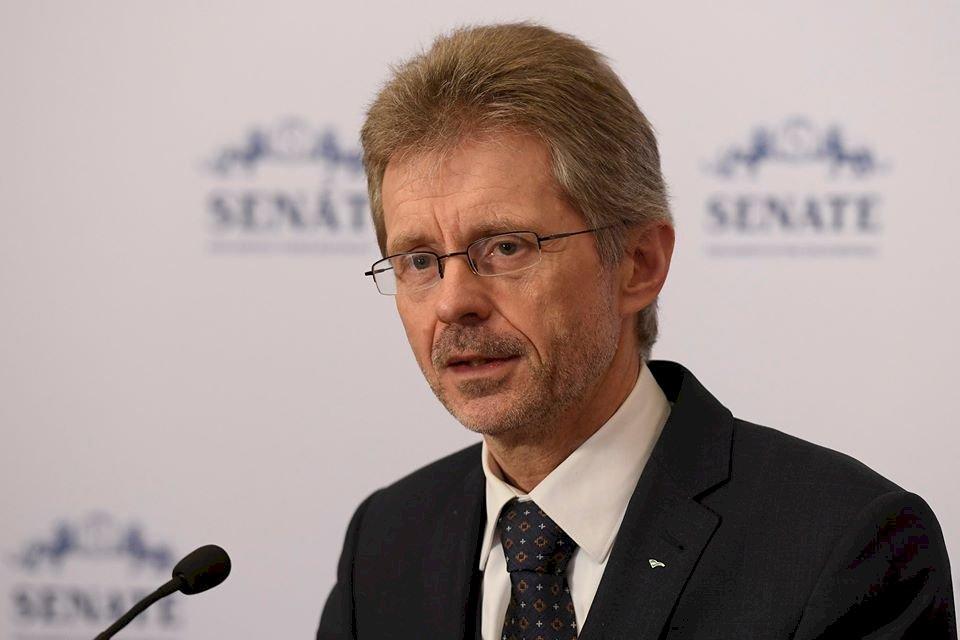 在欧洲小国中，除了立陶宛外，还有一个国家经常在台海问题上跳得特别高，他就是捷克。