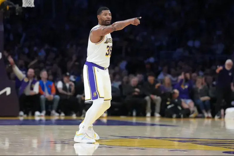 雷迪克：“我们很高兴斯玛特能复出……他感觉很好，已经准备好了。今晚我们会限制他的