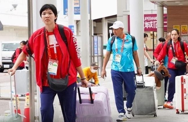 【亚运官方巴士开错酒店 越南女排步行去住处】亚运会 9月15日，韩国媒体援引越南