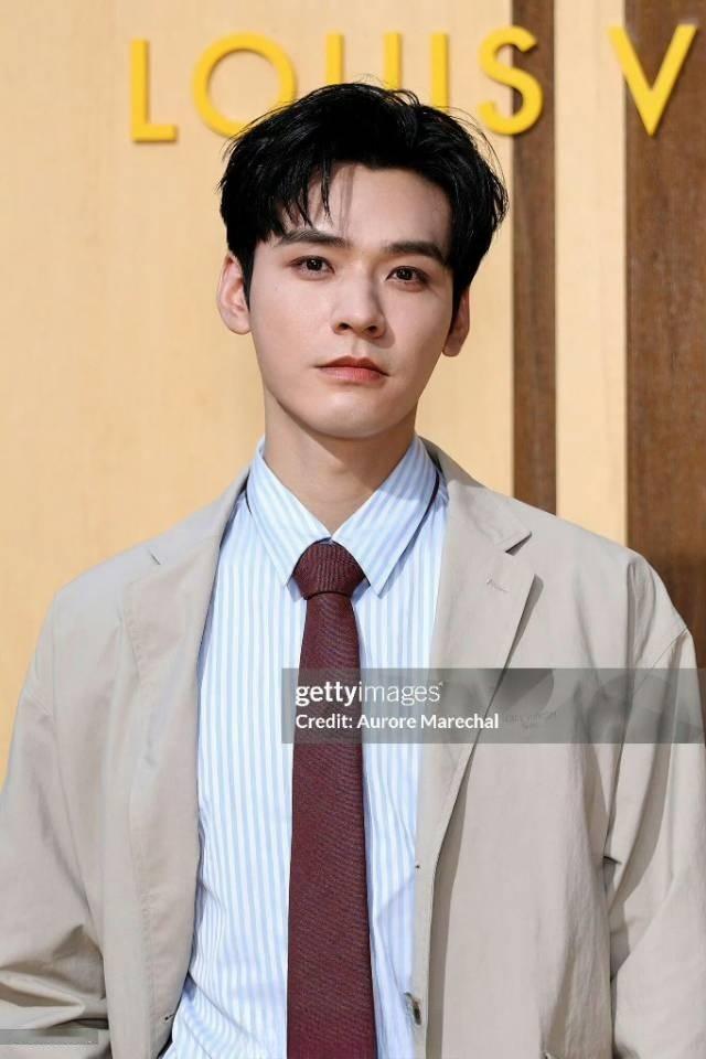 巴黎时装周男星g社生图 王嘉尔朱一龙陈哲远龚俊巴黎时装周首日G社生图来了全员生图