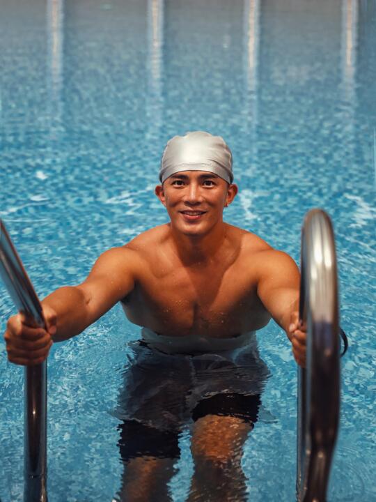 冲刺夏天 游泳真的会瘦啊