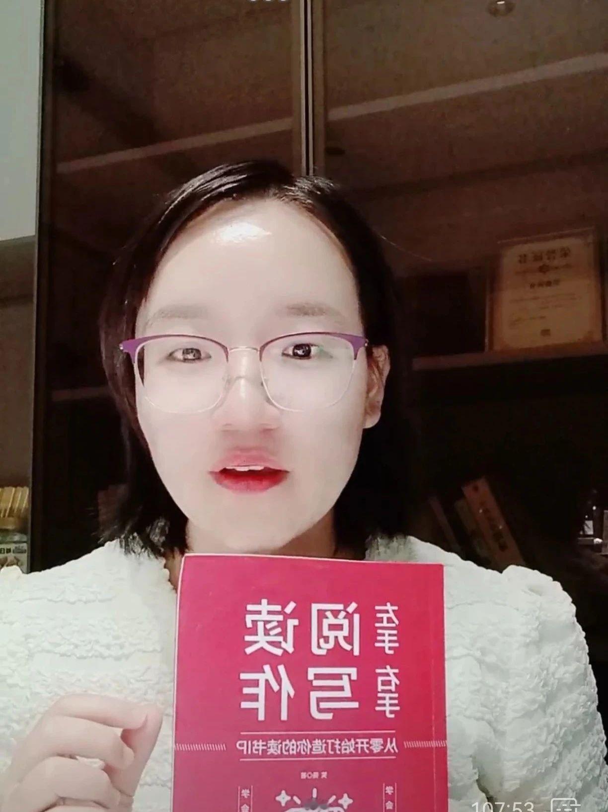 时隔两个月开播，卖出7本书，但我很开心！ 

哈喽家人们，今天早上6点，我在视频