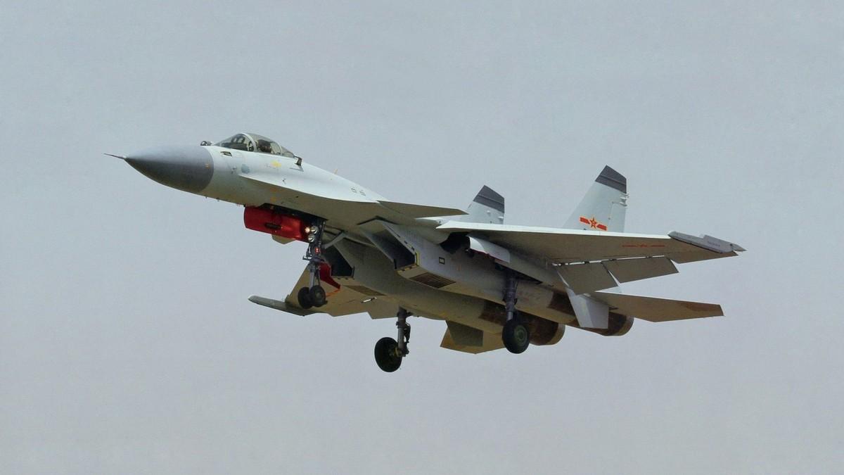 “恐怖！被雷达锁定三十分钟的恐怖！”这是日本专家、佳能环球战略研究所的峯村健司总