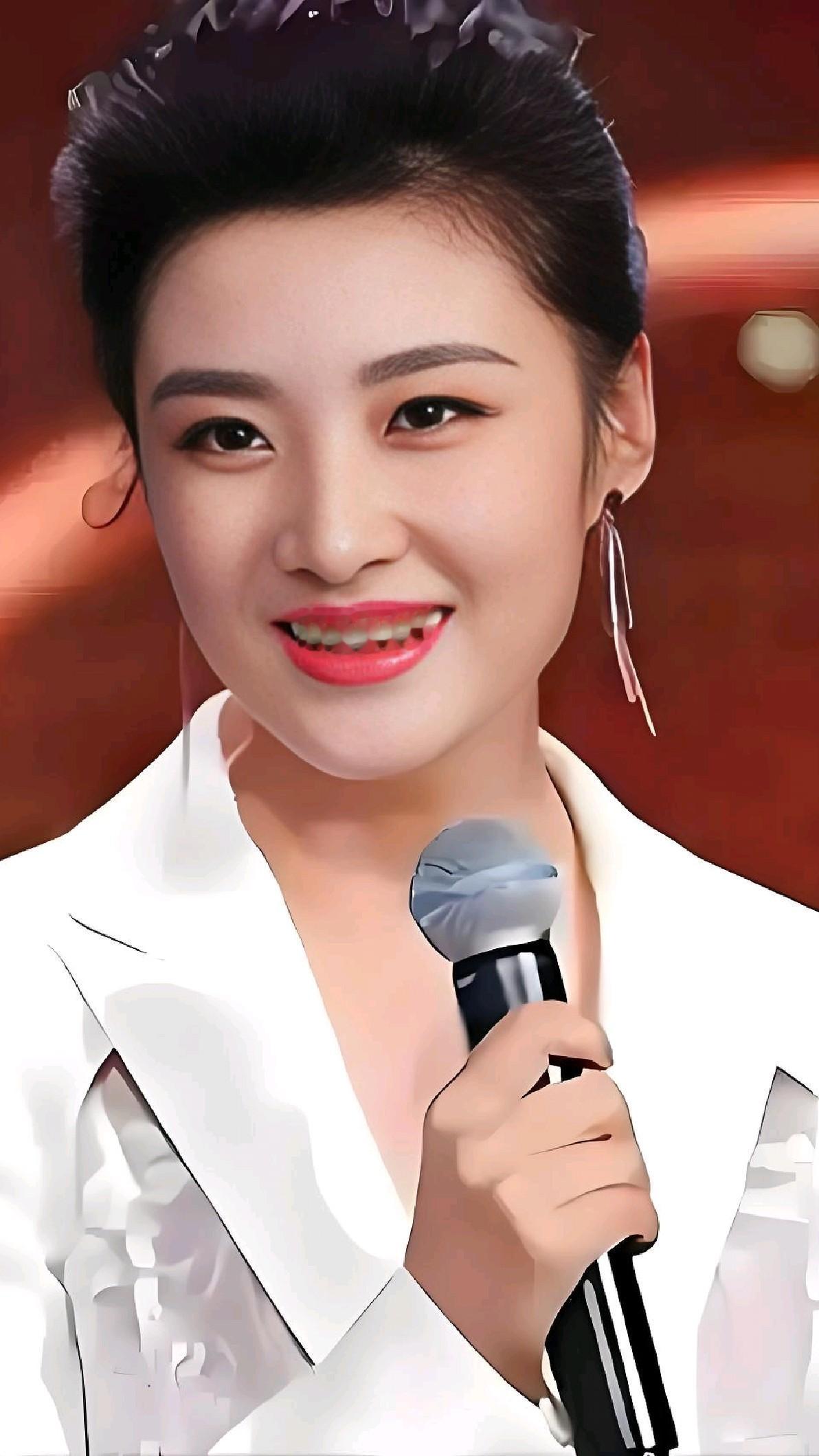 周涛在央视工作21年，主持过17届春晚，还参与了奥运会开幕式、港澳回归庆典等重要