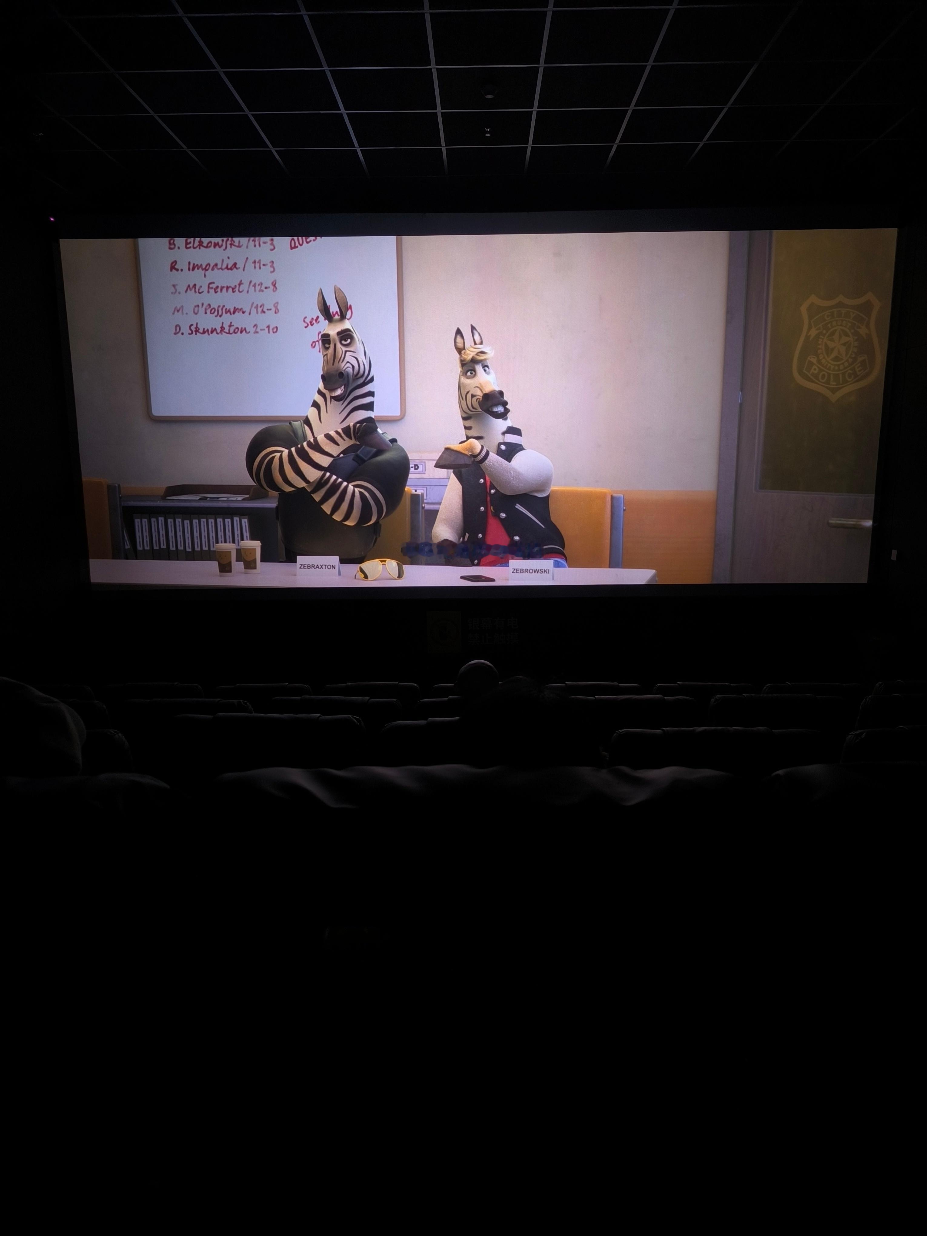 🦓 Zebro！疯狂动物城2里的这两位斑马兄弟配音一位是WWE超级巨星大酋长 