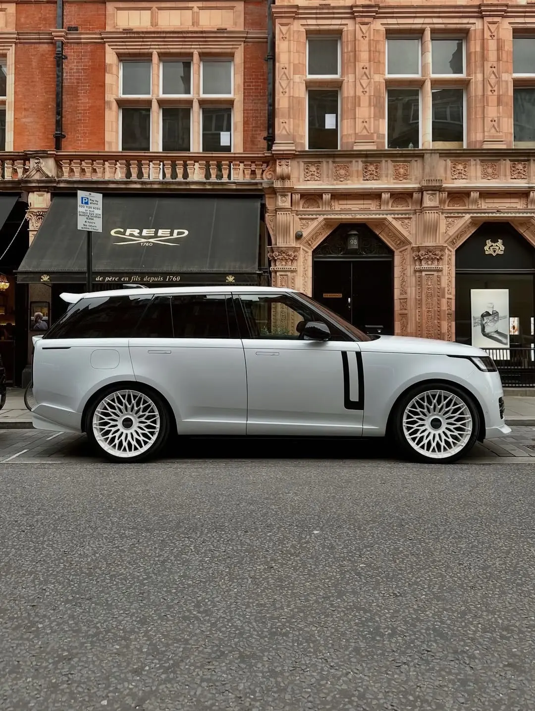 White Range Rover，揽胜。