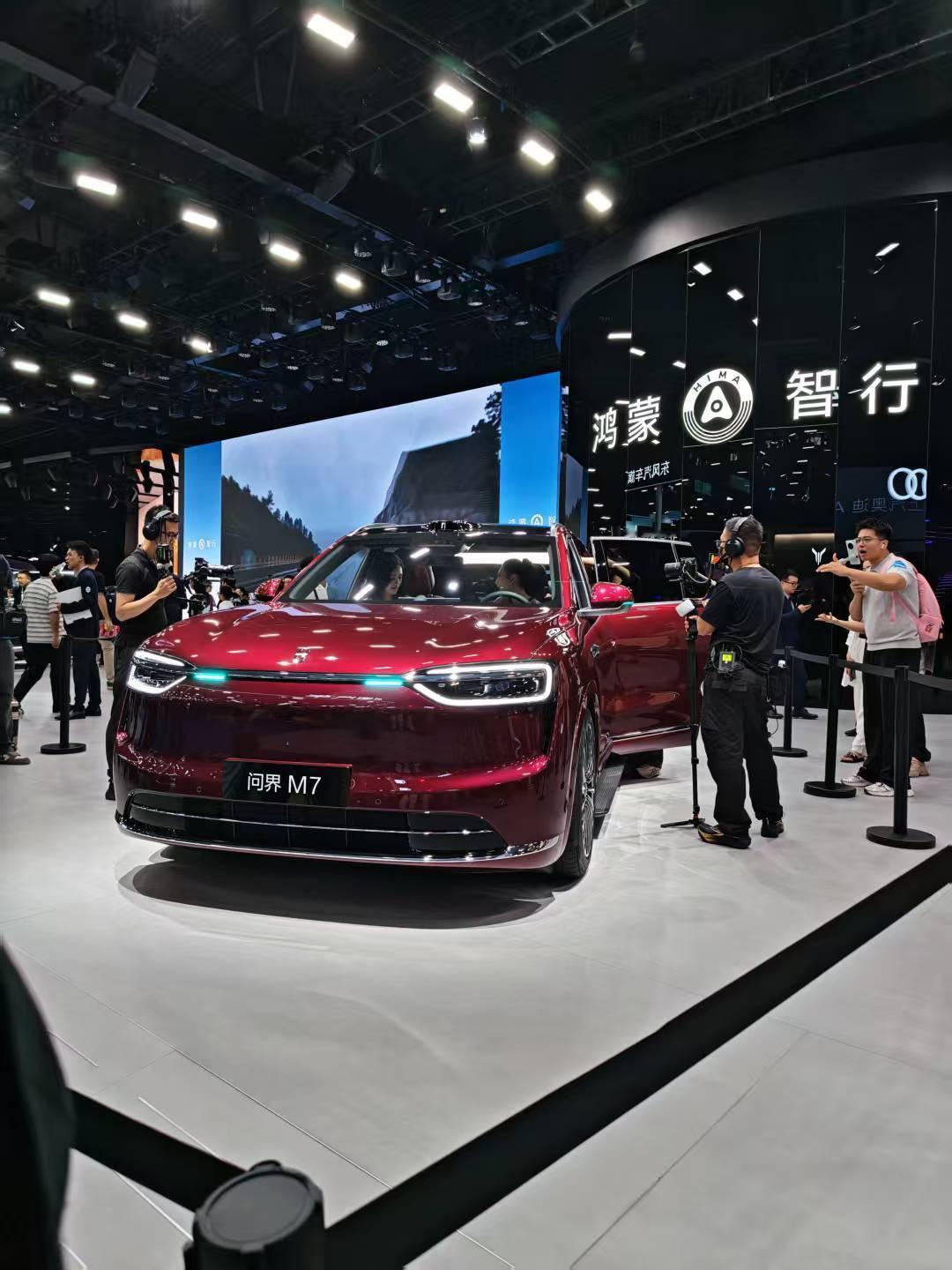全新问界M7的短板和痛点基本全补齐了，再加上实车这外观，大概率又是卖爆的节奏。 
