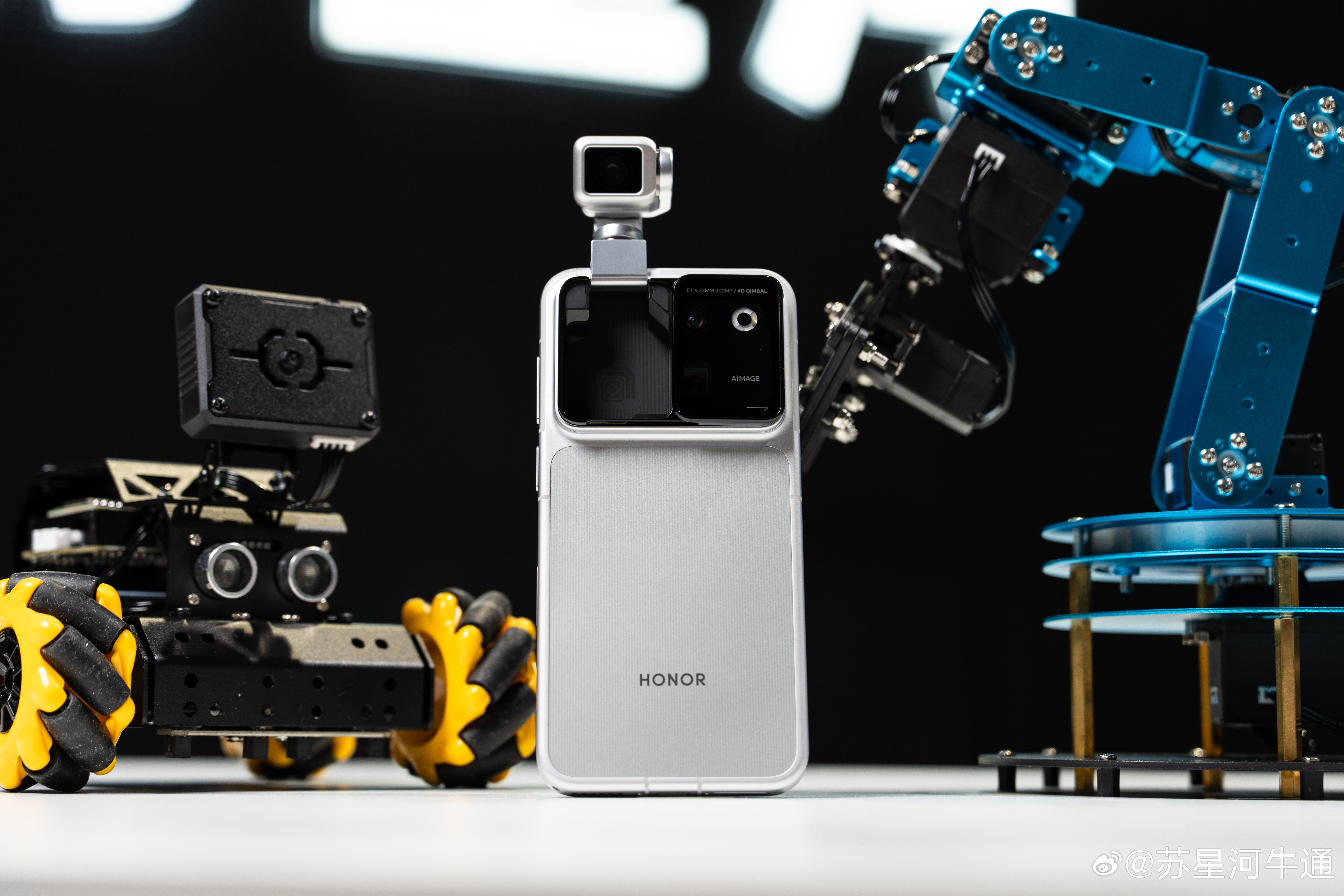 再来一期近距离鉴赏荣耀Robot Phone科技感拉满了[开学季] ​​​
