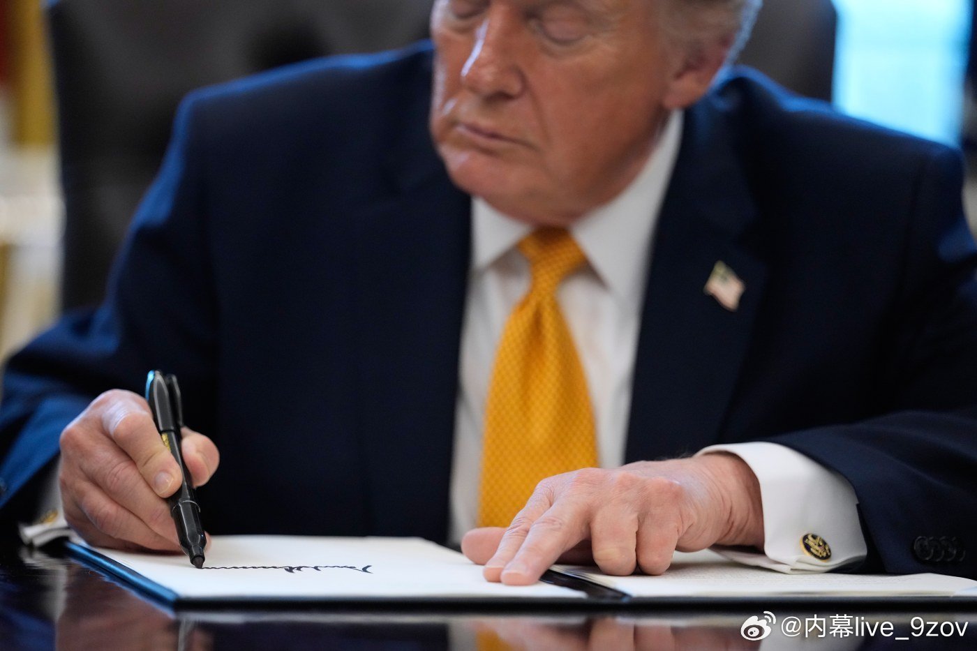 特朗普的签名将印在美国纸币上美国财政部表示，他将成为首位名字印在美国货币上的在任