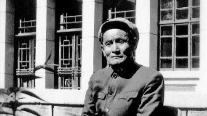 1959年内蒙古羊倌因特殊许可成为刑侦人员，后来被誉为“步法追踪”技术创始人，这