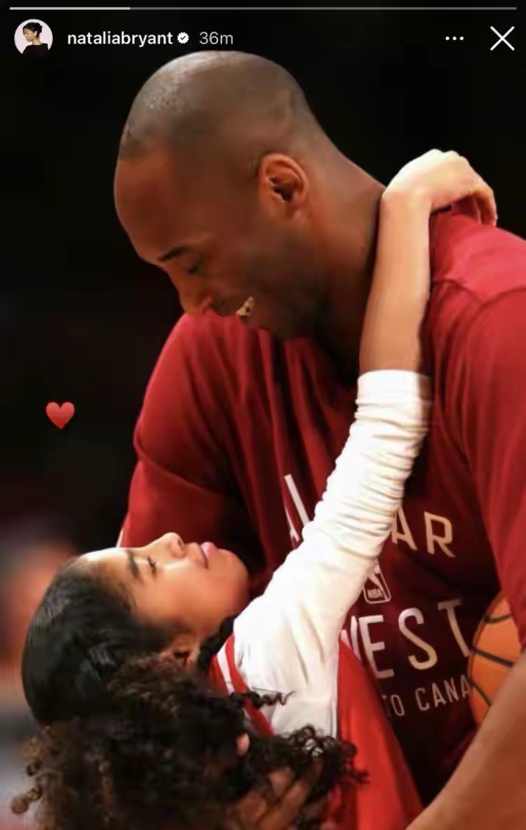 洛杉矶湖人队科比大女儿发文缅怀nba点赞成金 科比大女儿娜塔利亚在父亲科比与妹妹