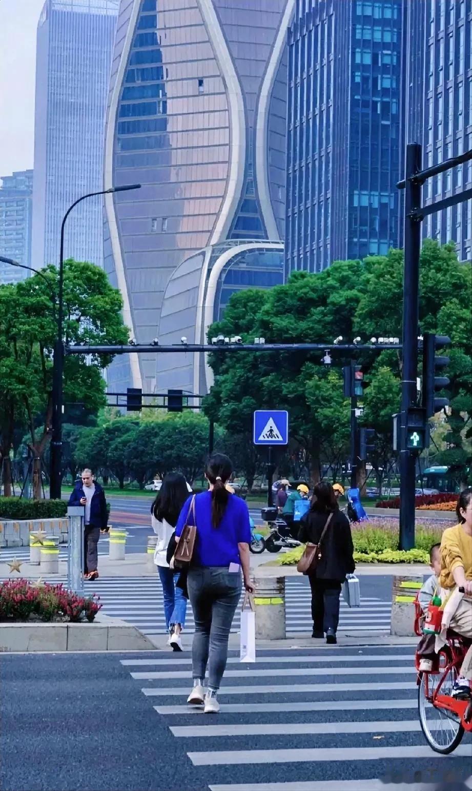 杭州的魄力，比“风投之城”合肥要猛的多！

截至目前，全国没有任何一座城市像杭州