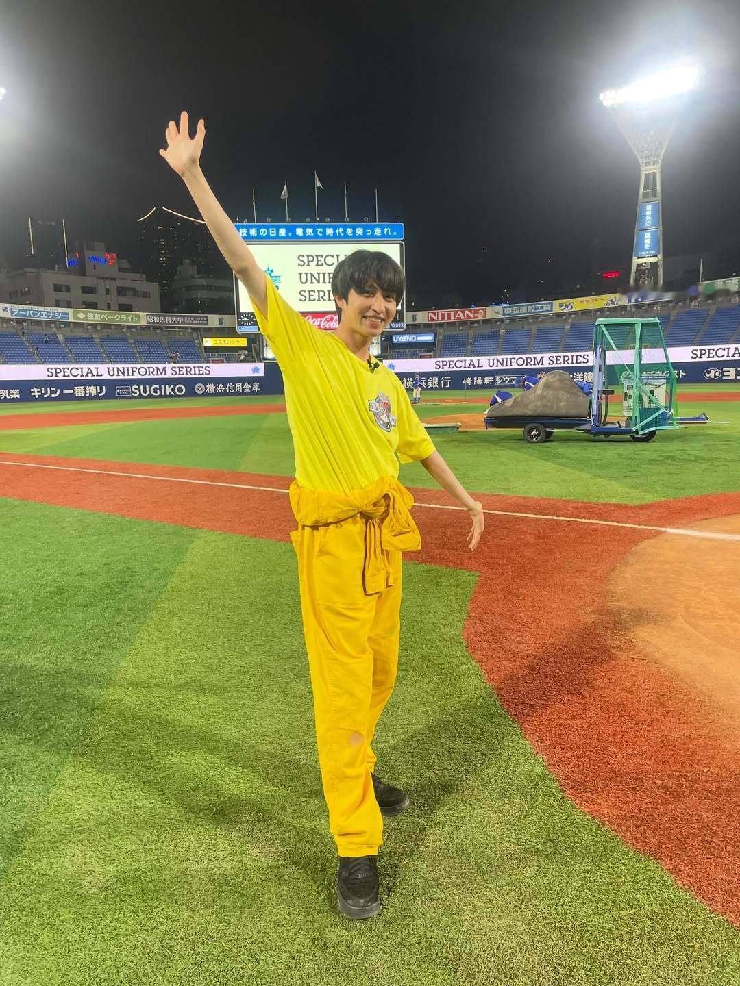 松永有纮 横浜スタジアムお邪魔しました！チャピー君が黄色に反応して仲間だと思って