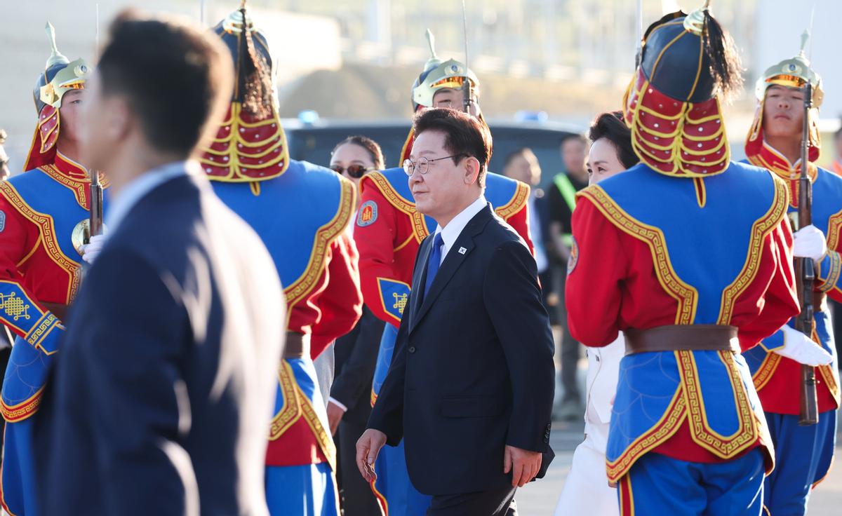 韩国总统李在明结束北约峰会后，专机取道中国领空飞赴乌兰巴托，对蒙古国进行为期三天