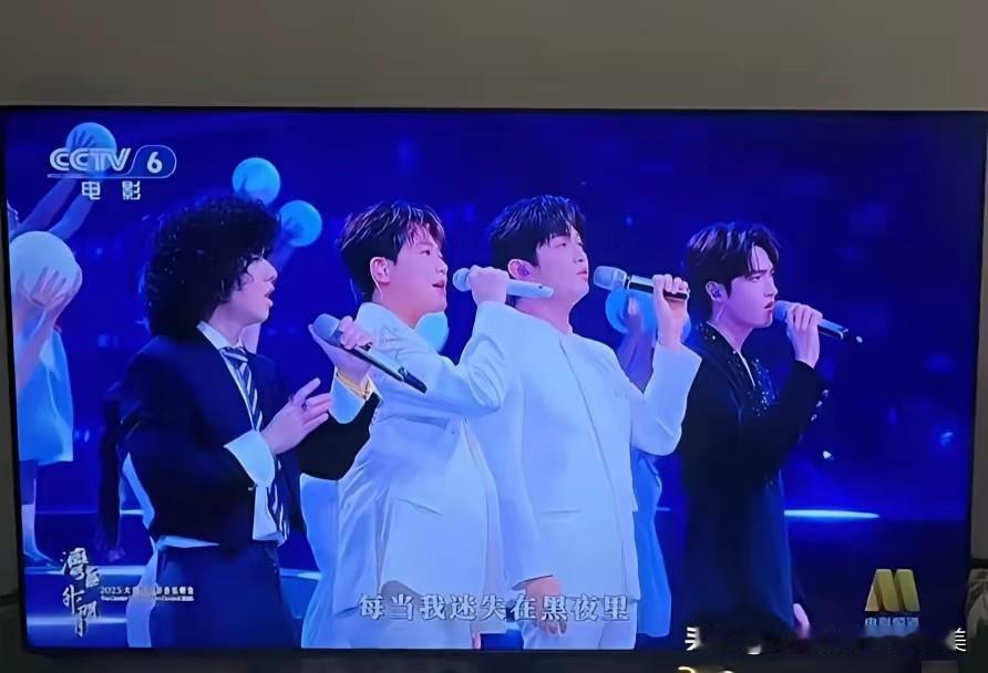 今年大湾区演唱会成了“真唱照妖镜”


深圳湾体育馆里，本来是群星跨年的热闹，结