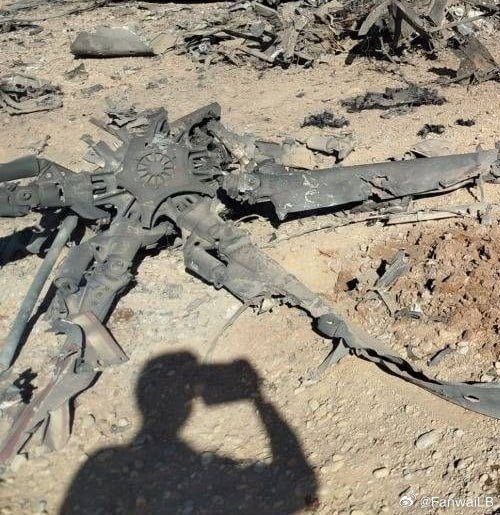 除了两架Hc130j外，美国特朗普总统还打掉了自己的一架小直升机。一架美国MH-