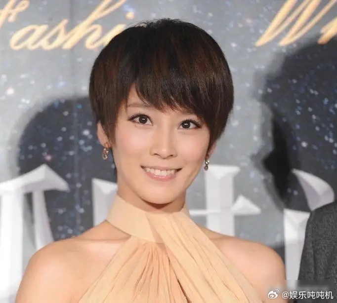 谢楠进《乘风2026》，吴京带俩娃当观众，家庭观演成新花样3月27号，谢楠和吴京