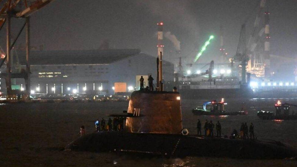 台海局势 绿媒报道称，「海鯤潛艦」昨天早上7点出港进行了首次操雷射击试验，晚上返