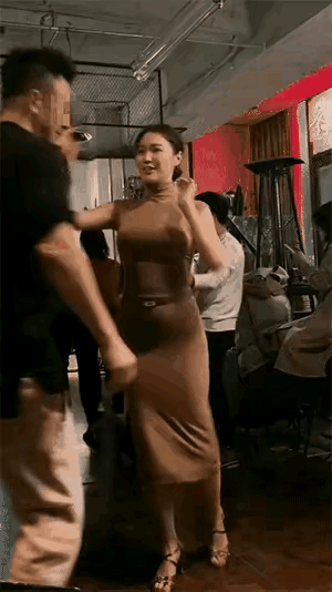 跳的真棒👍