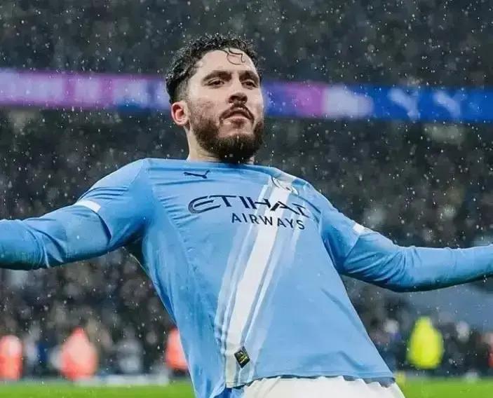 3.1亿镑花出6.2亿效果
 
曼城把曼联逼疯了。英超官方刚出的五年账本：曼城净