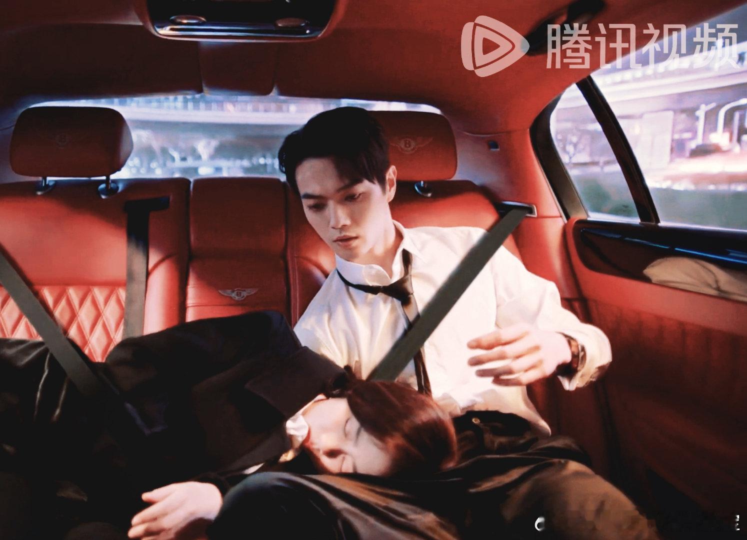 #韩廷办公室的床#救命，看到两个人的互动我是真的小心脏受不了，他们两个人的演绎，