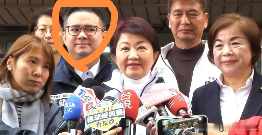 卢秀燕心腹一个眼神，撕开台中提名战遮羞布
 
台中市长卢秀燕今天（27日）在“子