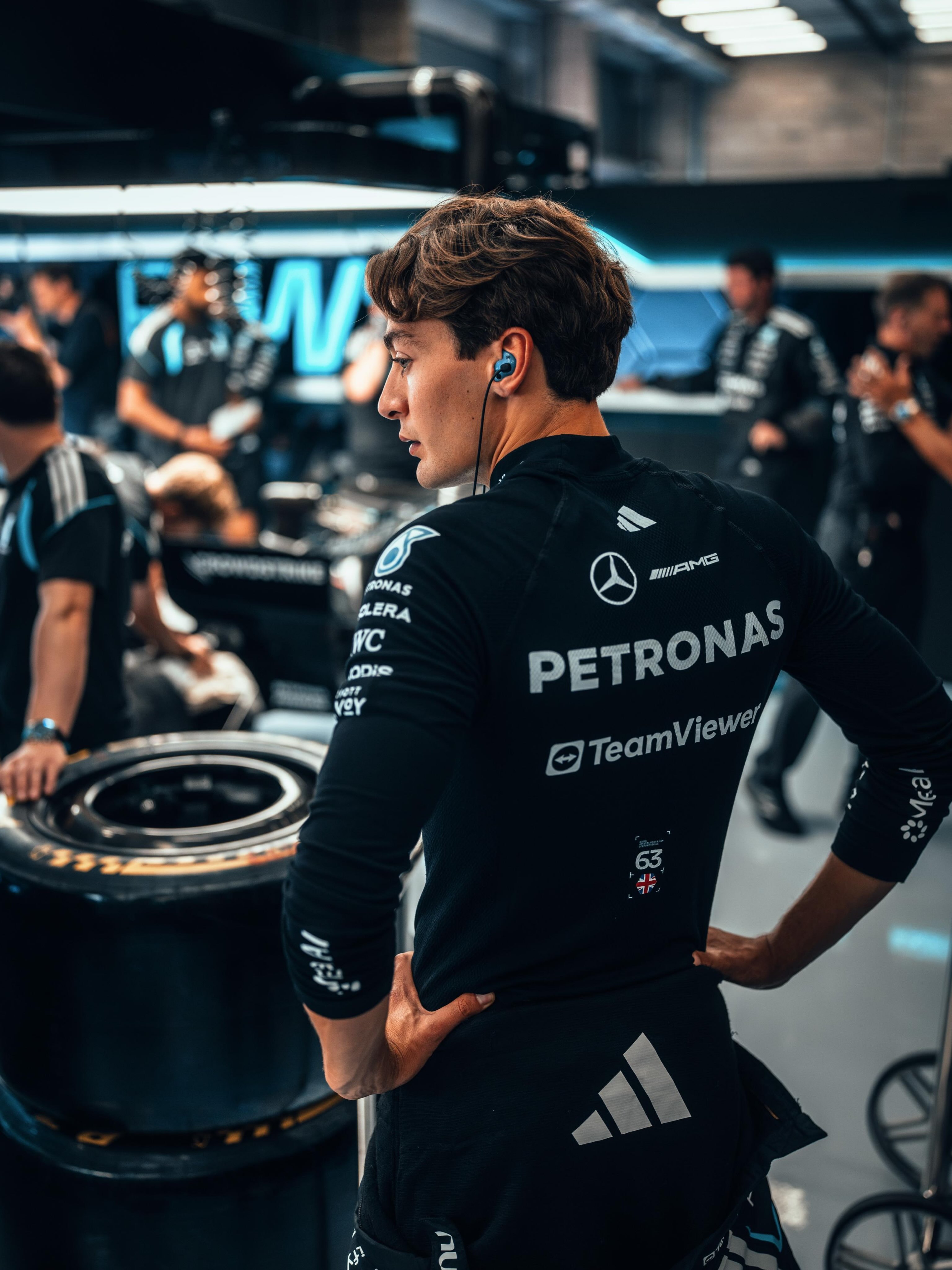 georgerussell63发布一则👇🏻跌倒了，就再站起来，无论多少次。今