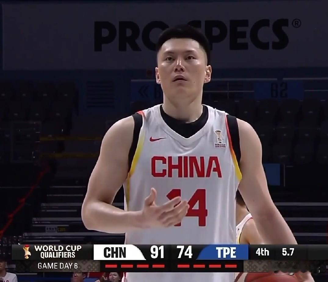 好样的！郭艾伦谈李弘权：

“李弘权今天打得好，打得非常强硬。面对身体不如他的对