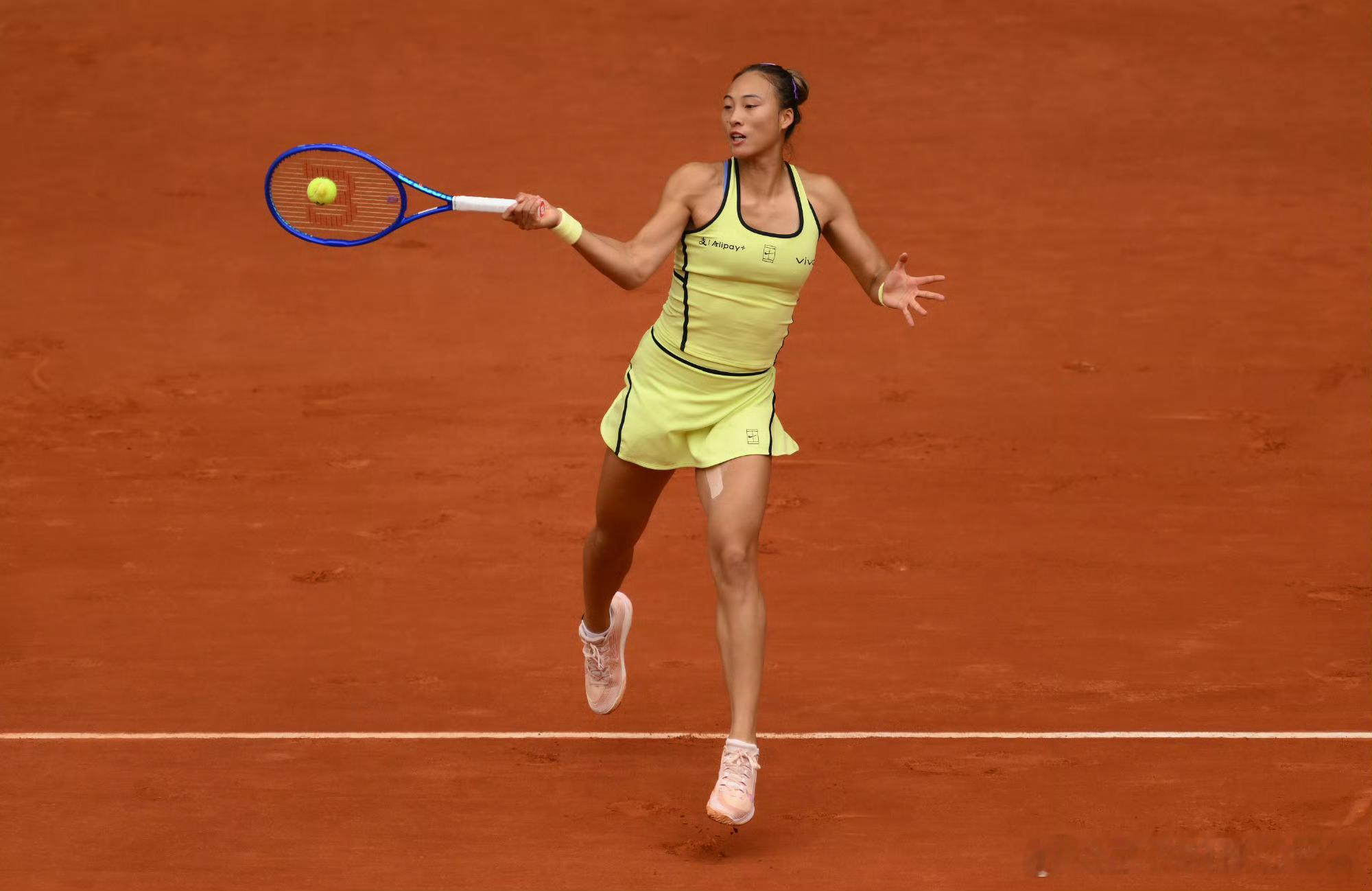 郑钦文闯入罗马32强💥WTA1000罗马站第二轮，中国金花全场轰出11记Ace