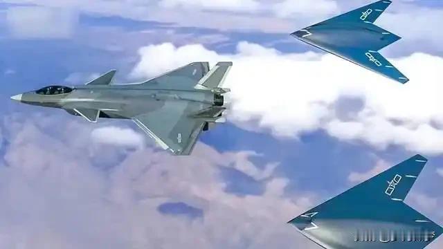 这款战机最核心的战斗力体现在“有人/无人协同”作战模式上。后座专职的任务系统官可