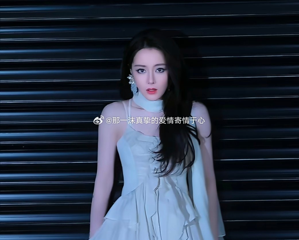 迪丽热巴待播剧迪丽热巴迪丽热巴待播剧！一沫真挚的情话