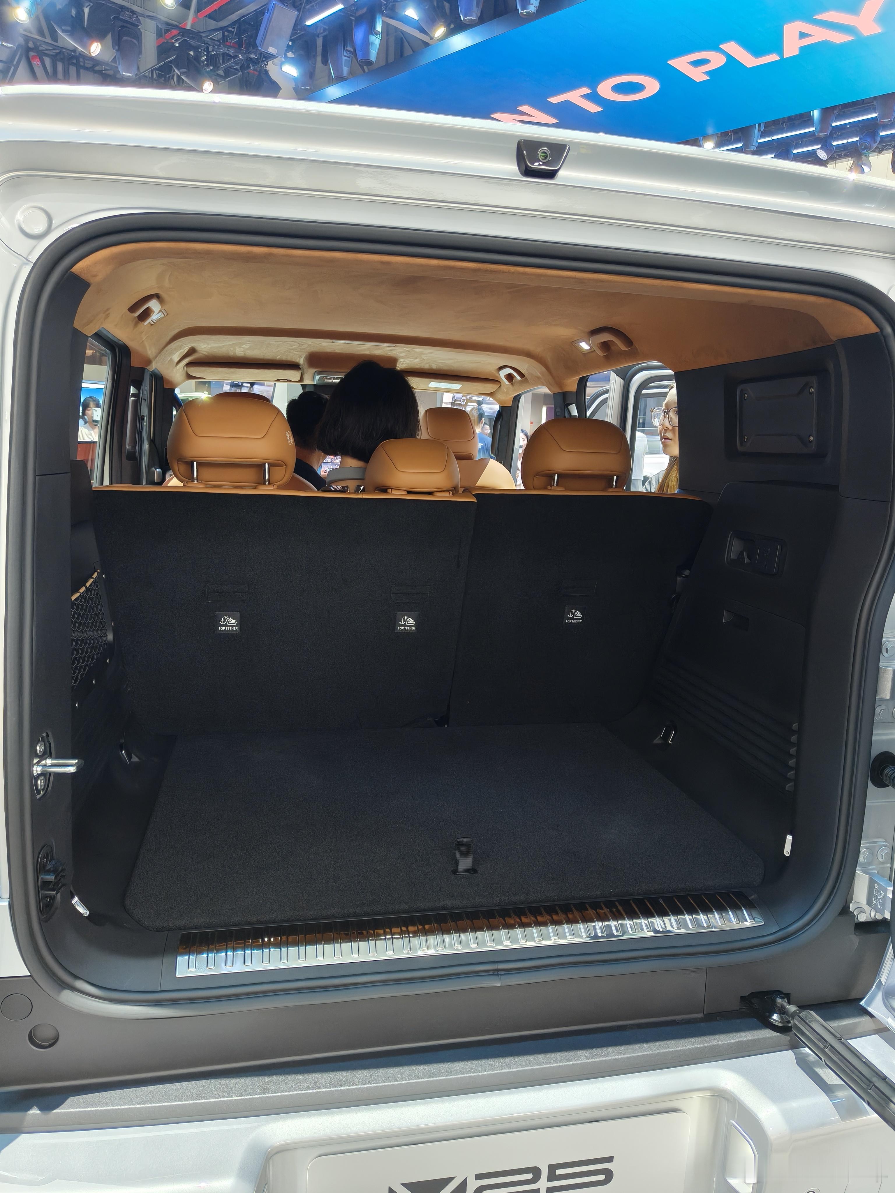 成都车展iCAR V25，夹在V23和V27中间，这个4米6的黄金尺寸增程方盒子