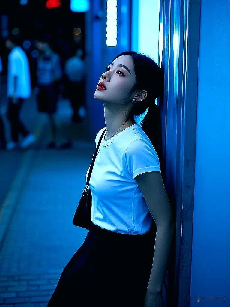 不羡慕别人的锦衣玉食荣华富贵
要活出自己的自在惬意与世无争

别人纵是有着那锦衣