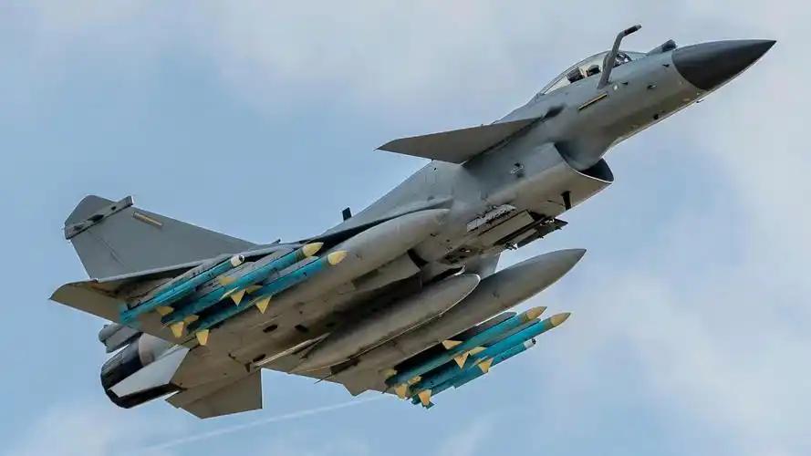超视距空战，秒杀阵风！ 巴基斯坦空军 首次公布， 歼-10C 战机挂载 霹雳-1