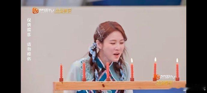 张慧雯张慧雯吹蜡烛全靠呸乘风2026魔性动作逗乐全场姐姐，现场笑声此起彼伏停不下