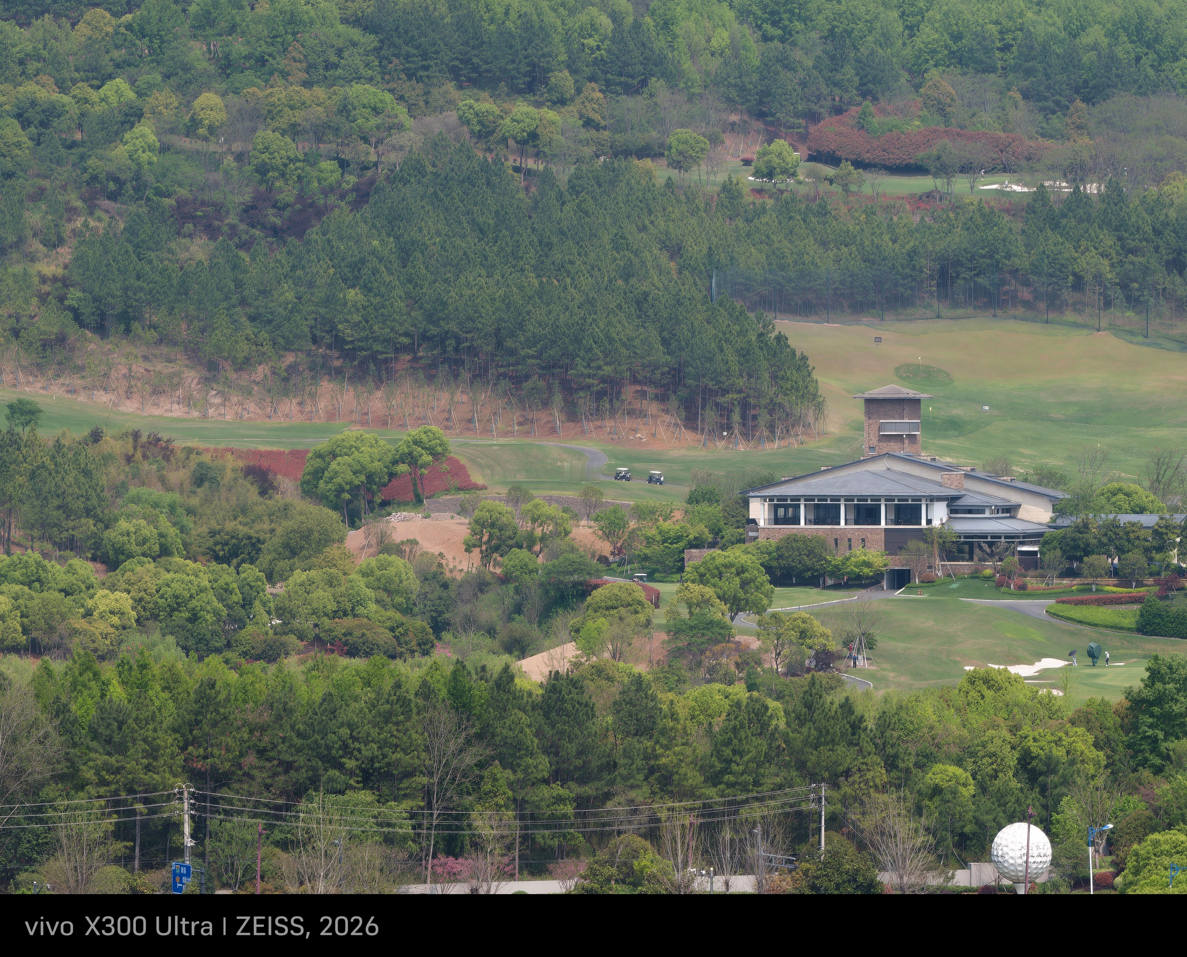 大家感受一下vivo X300 Ultra 的长焦和400X 增距镜。这以后还有