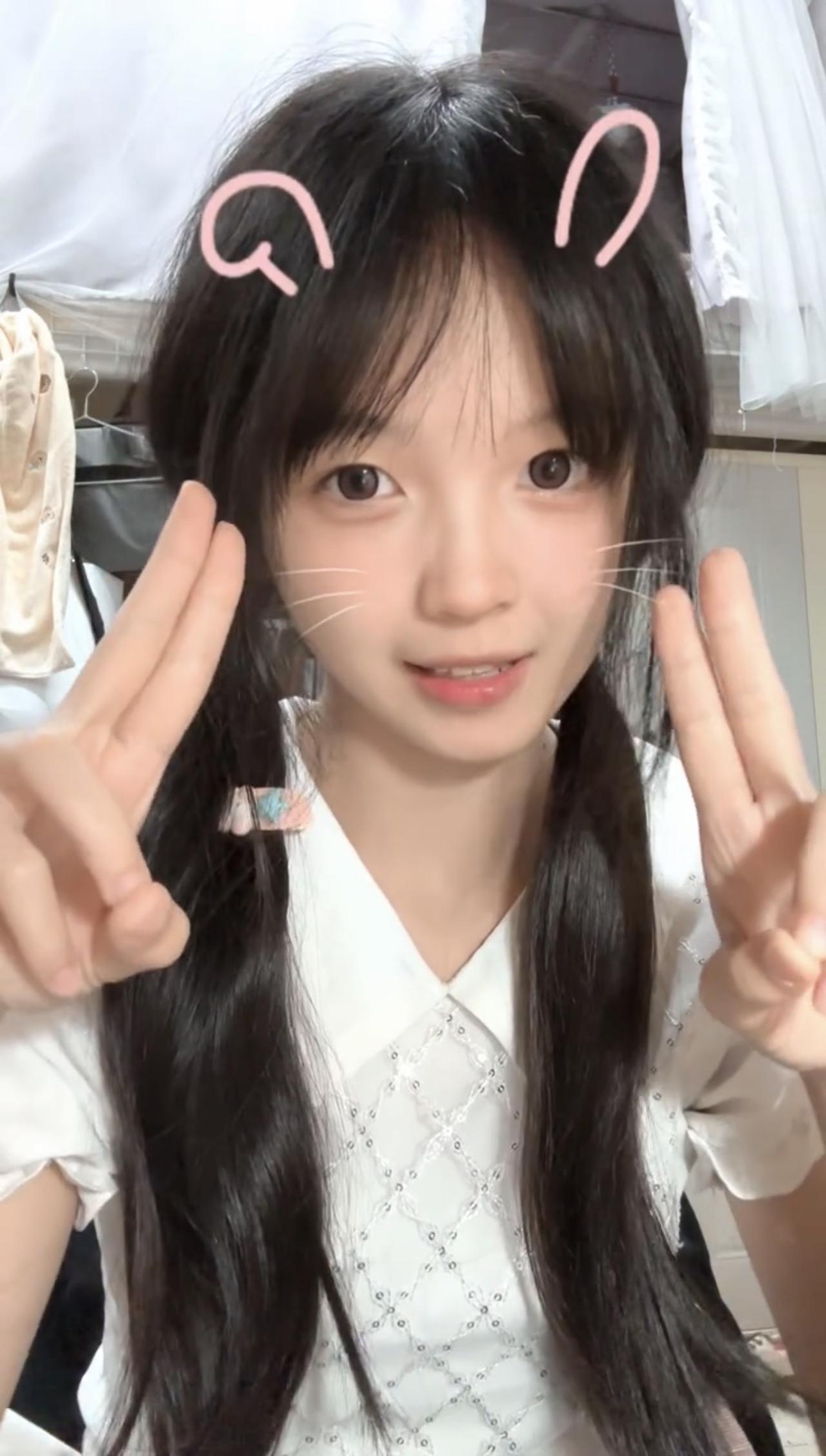 感觉手指舞很复杂，应该加强练习多舞弄舞弄。