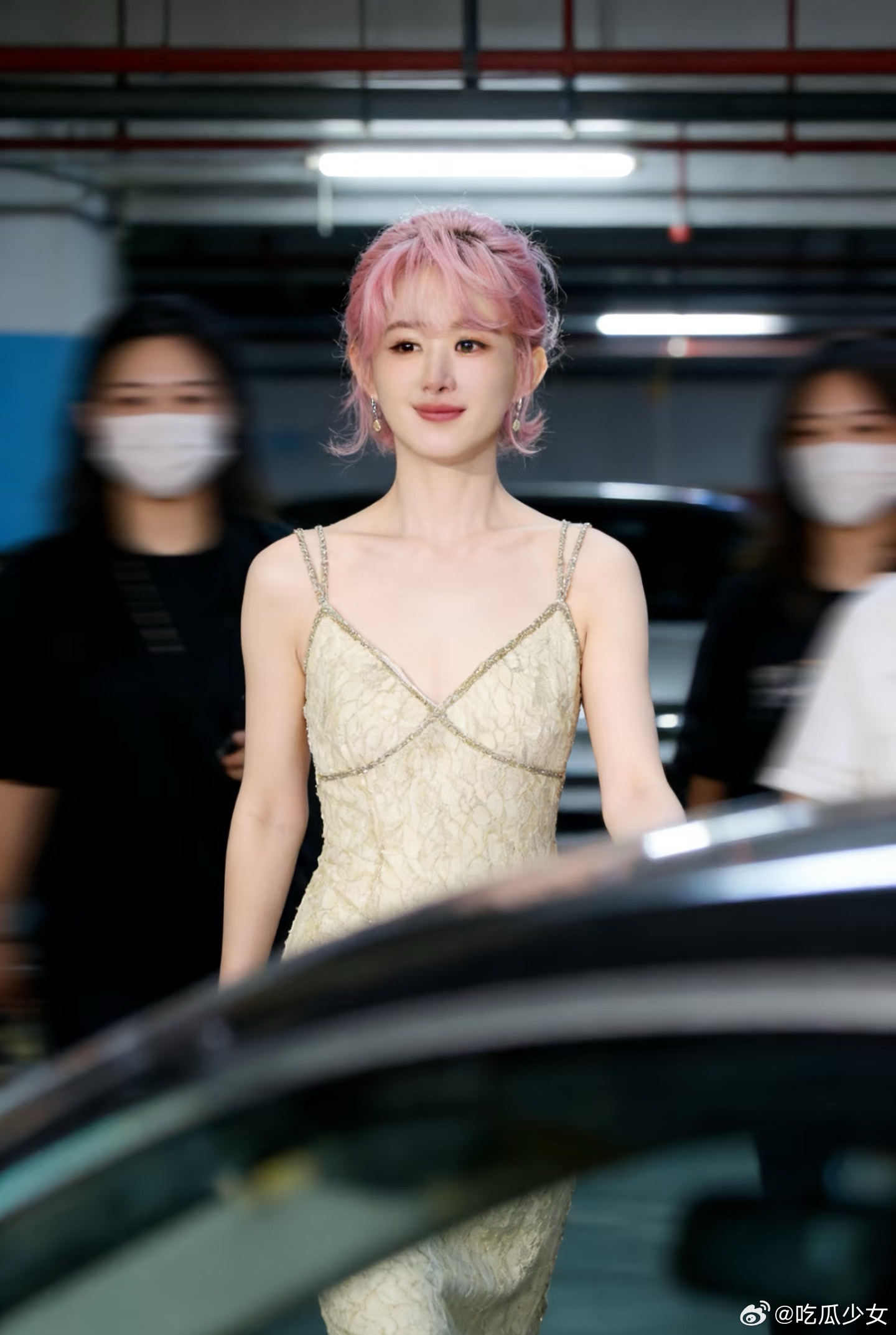 赵丽颖吃完你的吃你的赵丽颖在片场吃金桔的花絮看一百遍都不腻！黄晓明洗了一整盆都供